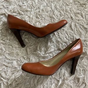 Classic Ralph Lauren almond toe pumps